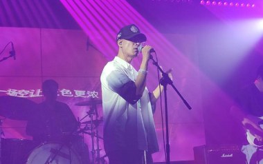 平行恋人吉他谱_梁雨_C调指法原版弹唱谱_图片六线谱