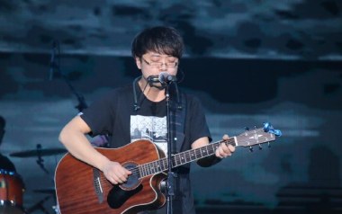 别打扰他吉他谱_贰佰_C调指法扫弦版弹唱谱_图片六线谱