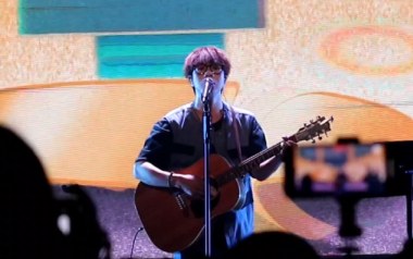 自以为吉他谱_刘大壮_A调指法原版弹唱谱_图片六线谱