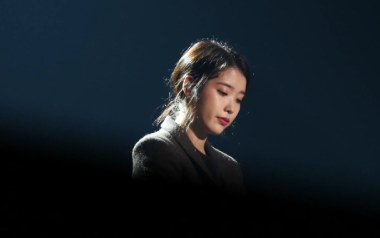 膝盖吉他谱_IU_C调指法原版弹唱谱_图片六线谱