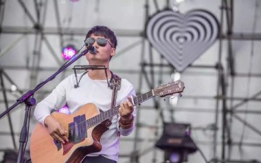 烟花巷吉他谱_海先生_C调指法原版弹唱谱_图片六线谱