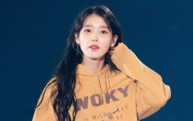 Through The Night吉他谱_IU_C调指法弹唱谱_图片六线谱