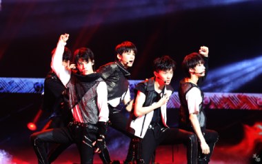 狼少年吉他谱_台风少年团_C调指法扫弦版_图片六线谱