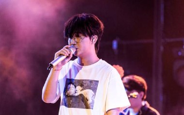 霓虹吉他谱_徐秉龙_C调指法弹唱谱_图片六线谱