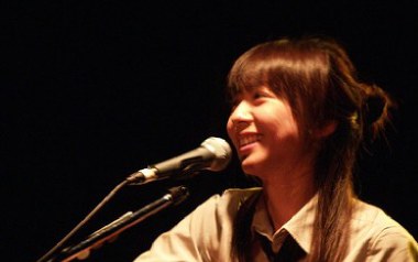 小小校歌吉他谱_陈绮贞_C调指法简单版弹唱谱_图片六线谱