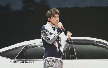 黑玻璃吉他谱_洪嘉豪_G调指法原版弹唱谱_图片六线谱