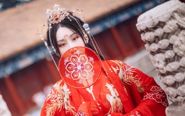 误红妆吉他谱_等什么君_C调指法弹唱谱_图片六线谱