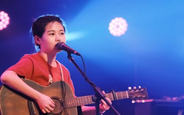 猫都瞧不起我吉他谱_花粥_C调原版弹唱谱_图片六线谱