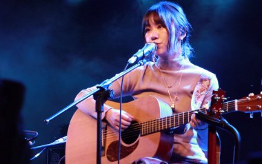 桥下吉他谱_谢春花_C调指法简单版弹唱谱_图片六线谱