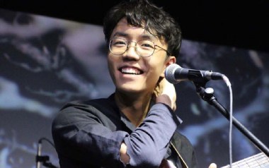 别送我吉他谱_陈鸿宇_C调指法原版弹唱谱_图片六线谱
