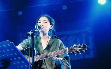 南来北往吉他谱_花粥_A调指法弹唱谱_图片六线谱