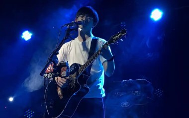 花开不少年吉他谱_张艺德_D调指法弹唱谱_图片六线谱