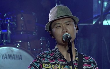 啷个哩个啷吉他谱_鹏泊_C调指法原版弹唱谱_图片六线谱