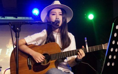 又到了星期天吉他谱_万玲琳_G调指法拍弦版_图片六线谱