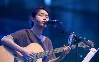 何苦来哉吉他谱_花粥_C调指法原版弹唱谱_图片六线谱