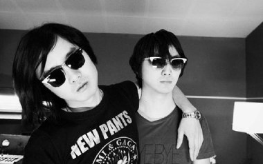 关于失眠和夜晚的世界吉他谱_新裤子_E调吉他谱_弹唱教学