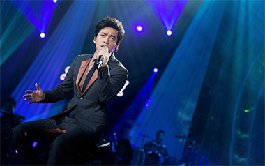 父亲写的散文诗吉他谱_李健/许飞_E调六线谱_吉他弹唱教学