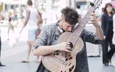 爱的罗曼史指弹吉他谱_叶佩斯_吉他指弹谱_独奏六线谱