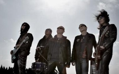 爱着谁吉他谱_指南针乐队_G调原版吉他谱_吉他弹唱教学