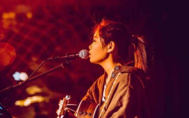 出山指弹谱_花粥/王胜男_原版独奏谱_吉他指弹示范