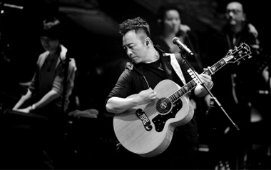 漫步吉他谱_许巍_G调原版扫弦吉他谱_吉他弹唱教学