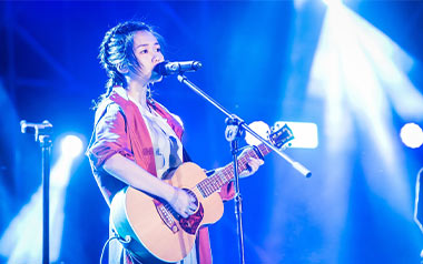 是红吉他谱_花粥_C调简单版指法吉他谱_吉他弹唱教学